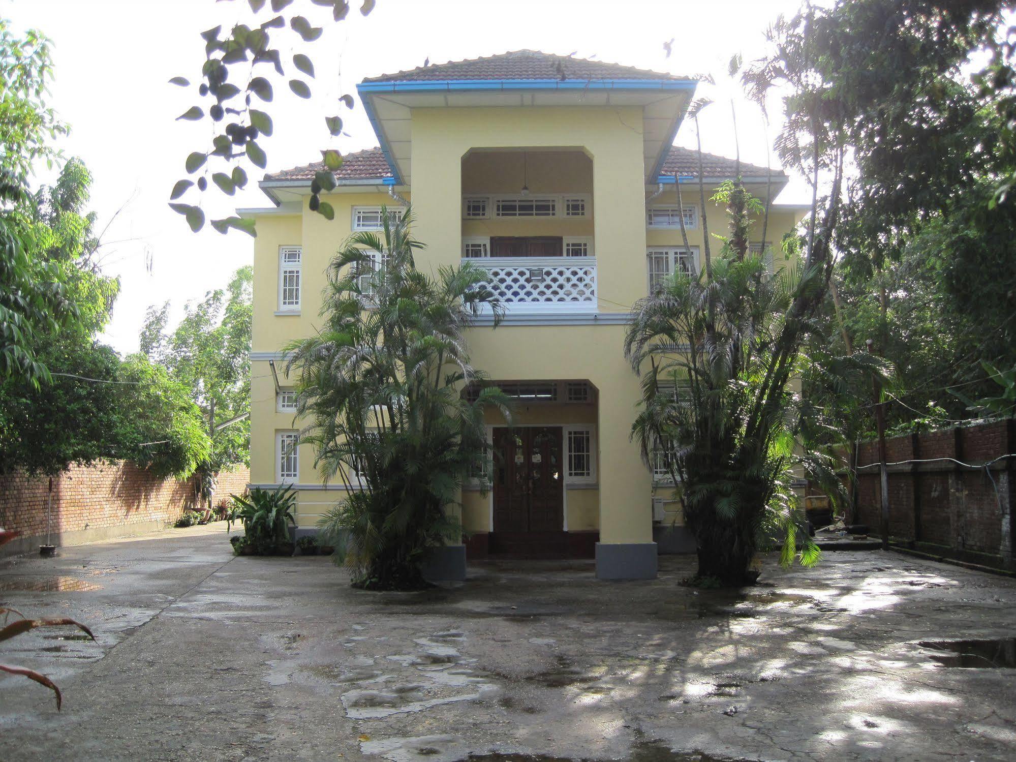 Golden Guest Inn Янгон Екстер'єр фото