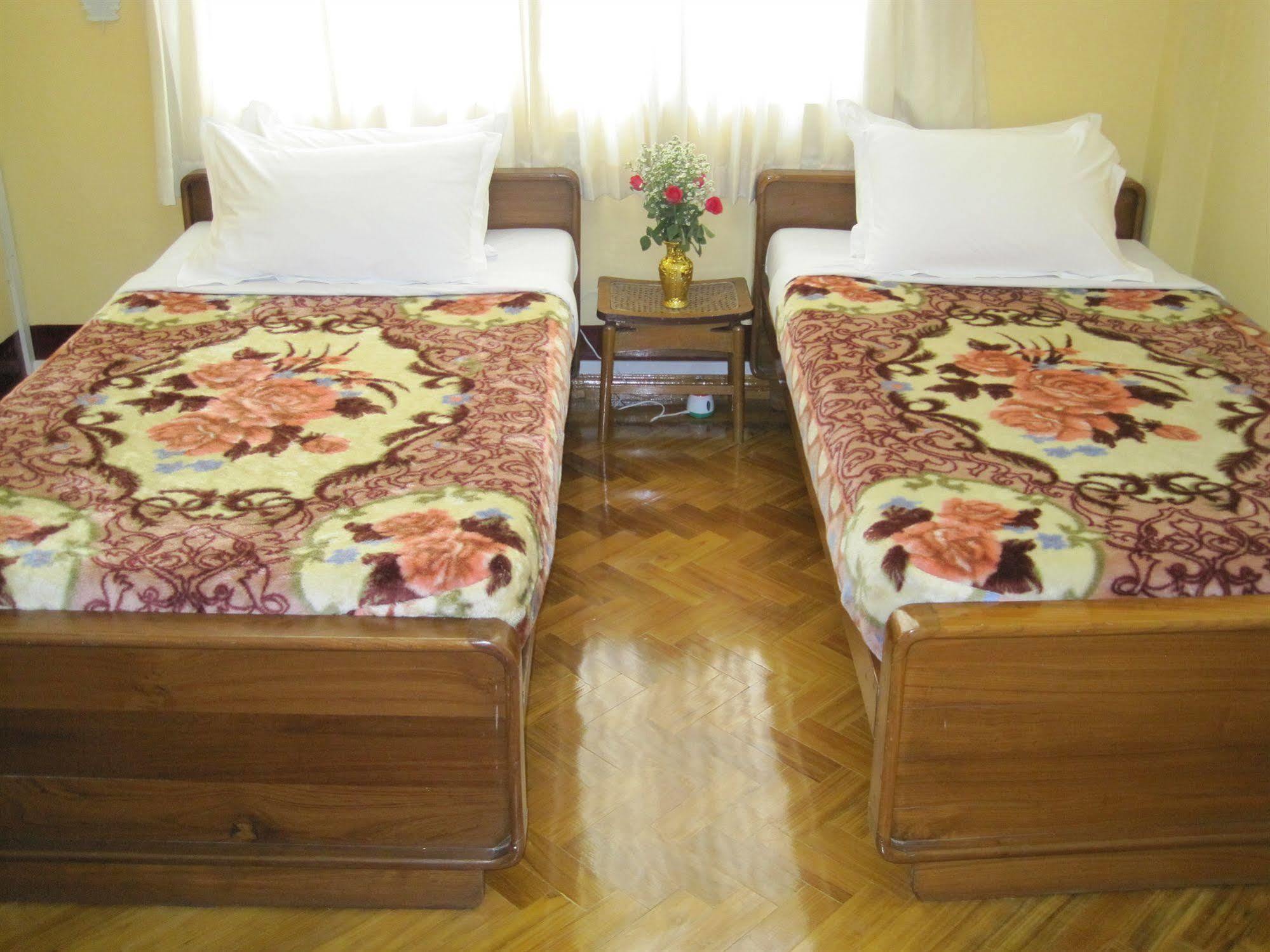 Golden Guest Inn Янгон Екстер'єр фото